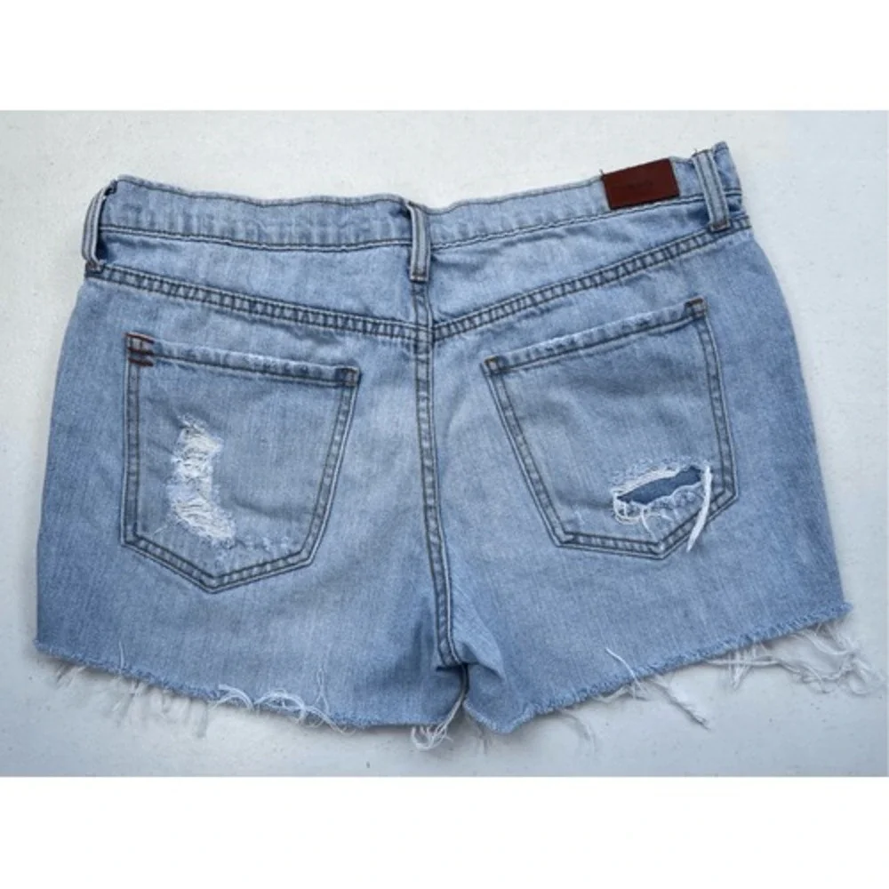 BDG Slim‎ Boyfriend Distressed Denim Shorts Light Wash Blue 28W Urban Outfitt